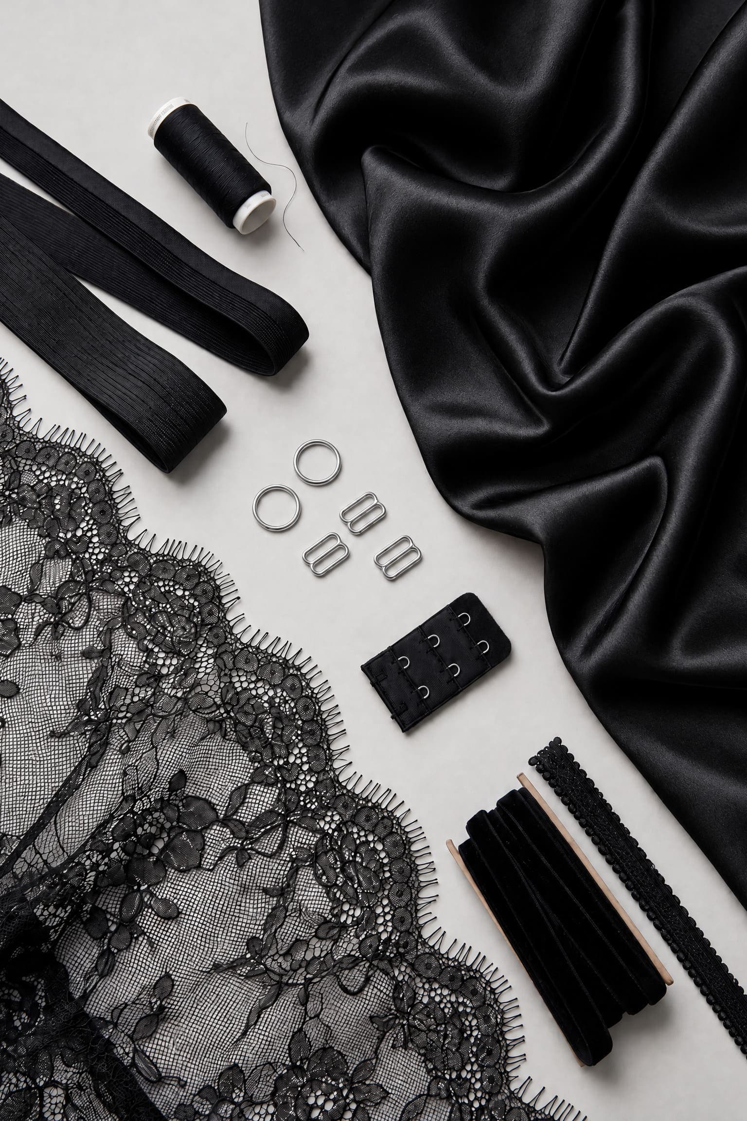 Kaia Set Black — матеріали та фурнітура